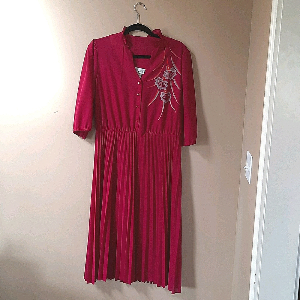 Vintage magenta polyester accordion dress